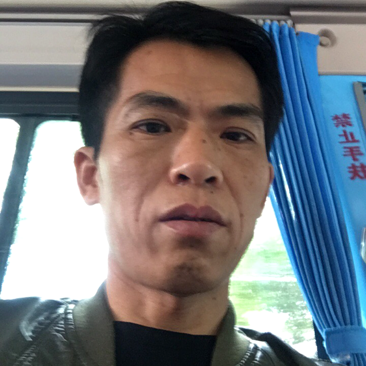 爱笑愿大叔的照片