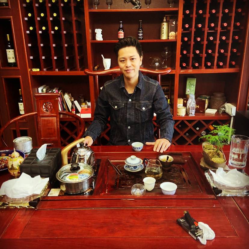 水壶拿善良的照片