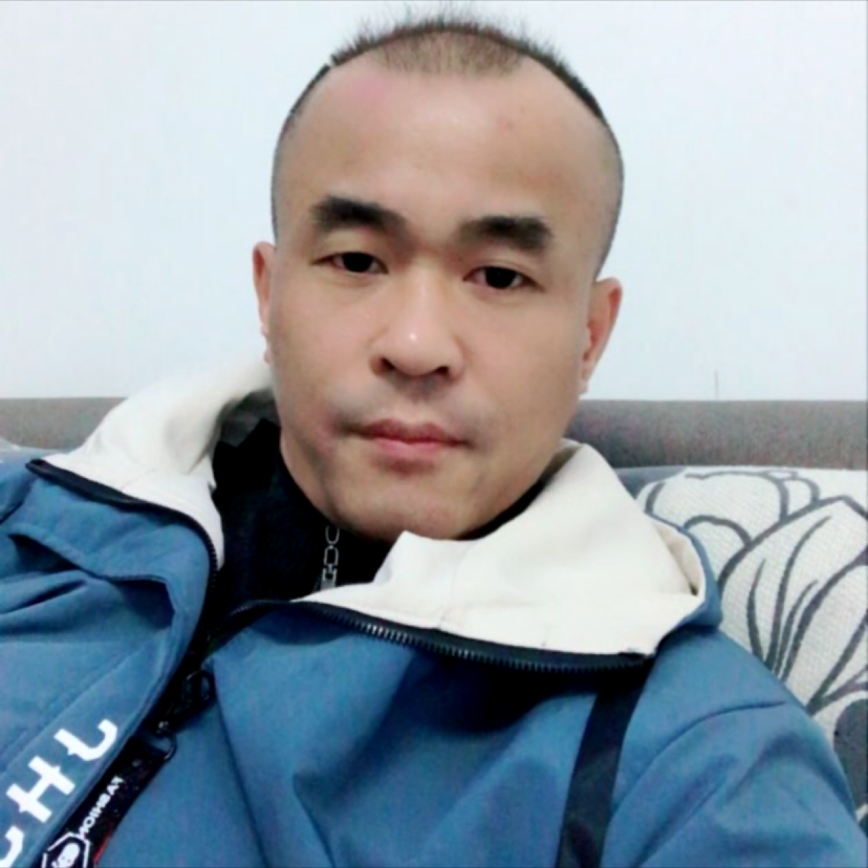 淘气的黄默默的照片