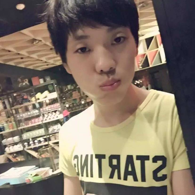 大白深拥如意的照片