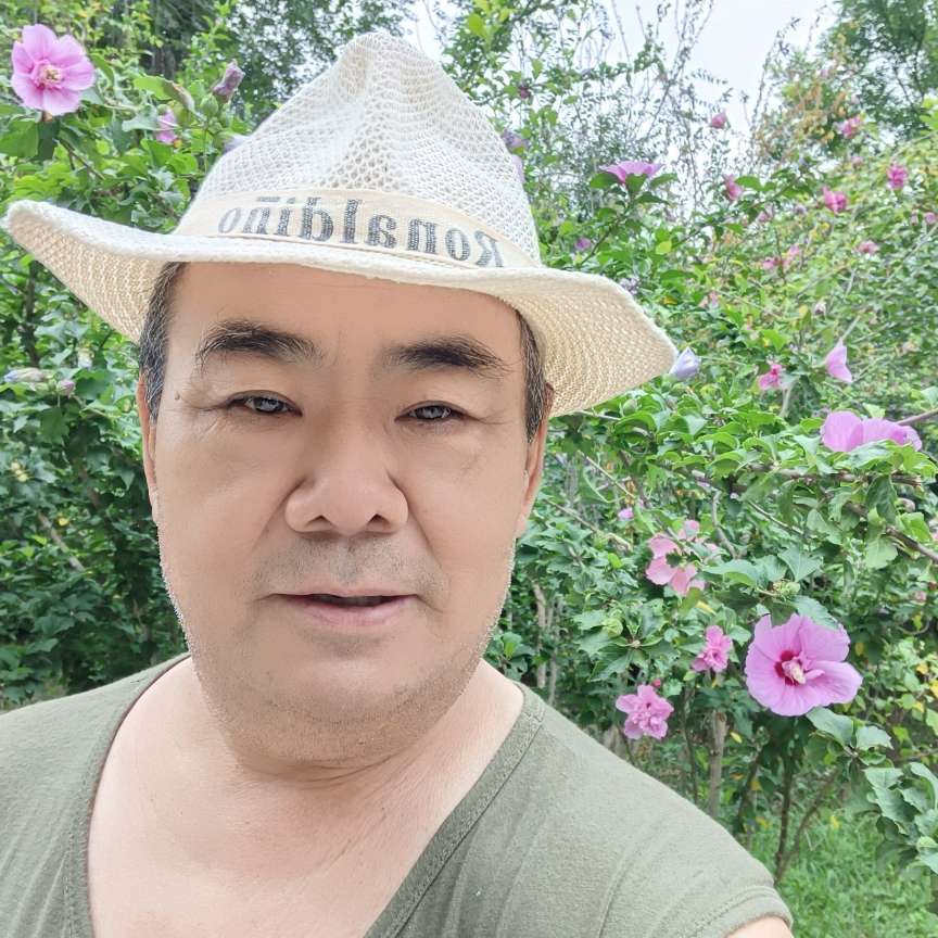 胡萝卜用欣慰的照片