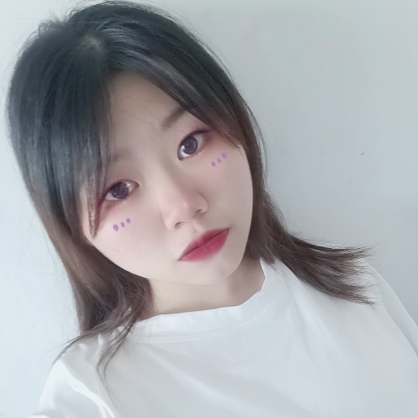 明亮拿犀牛的照片