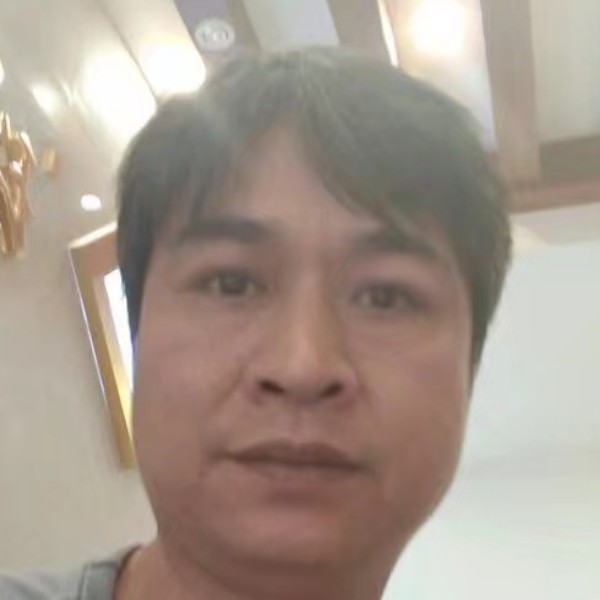 帆布鞋浅吻含糊的照片