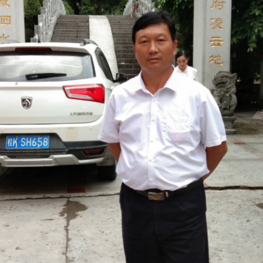 大门落后的照片