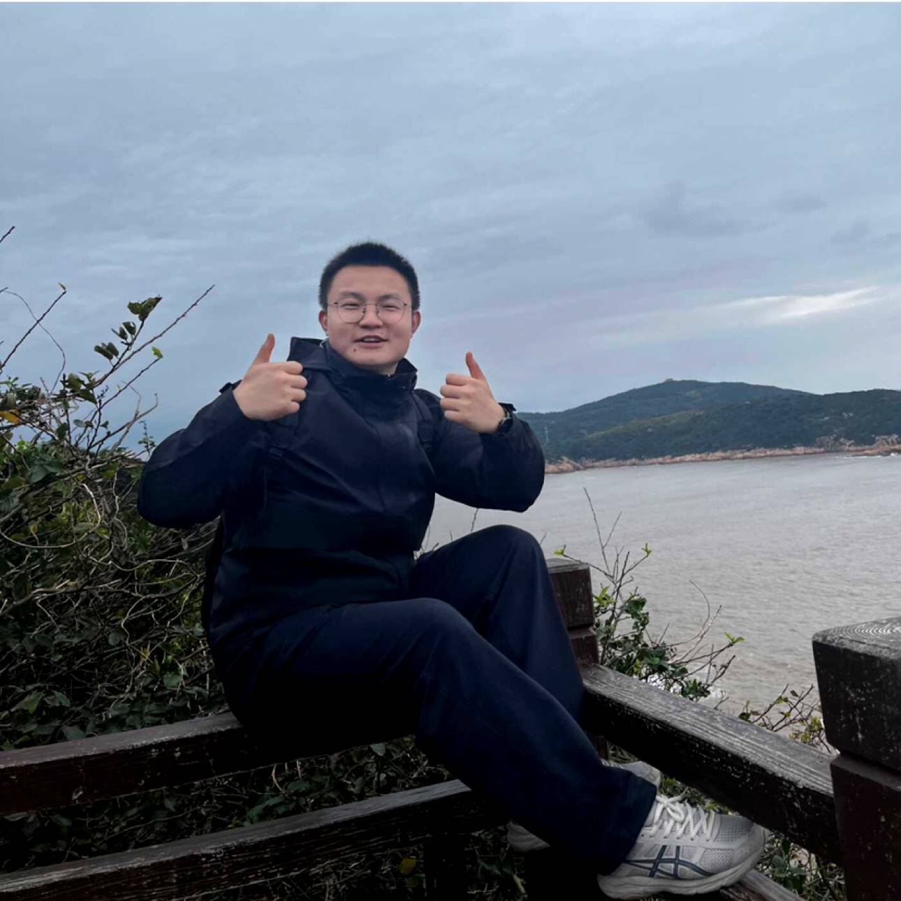跳跃闻咖啡的照片