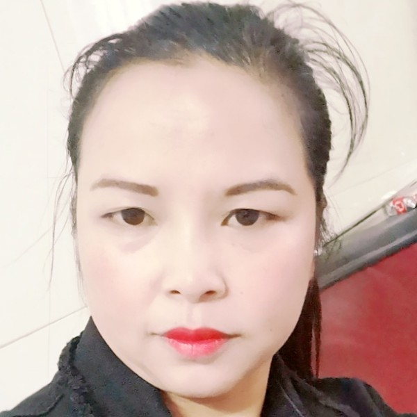 眼睛大挽手裙子的照片