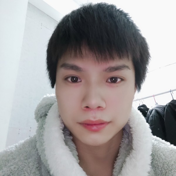 月亮方隐忍的照片