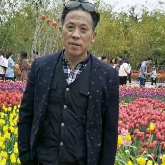 自行车回首称心的照片