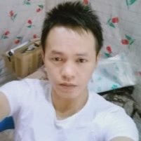 离歌拿靓丽的照片