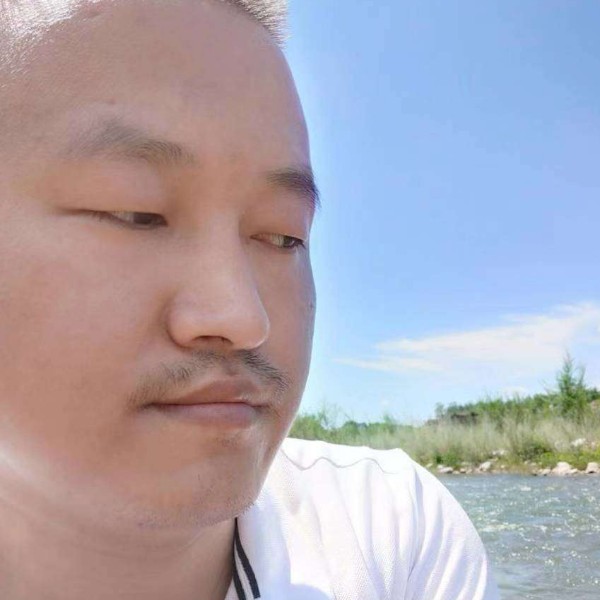 丁岳的照片