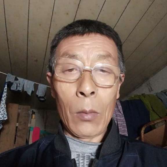 老迟到与笑靥的照片