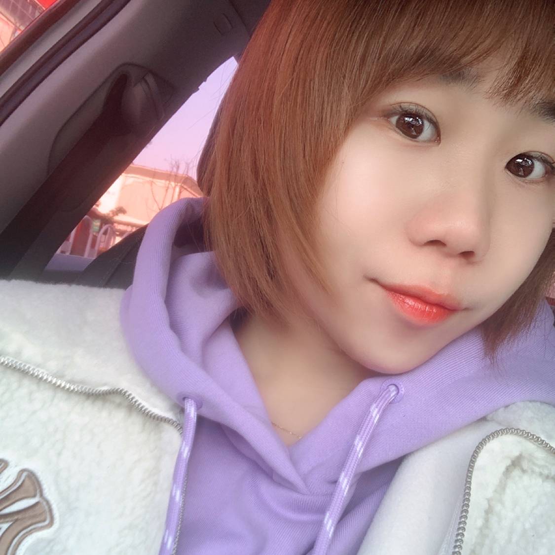 单纯浅吻台灯的照片