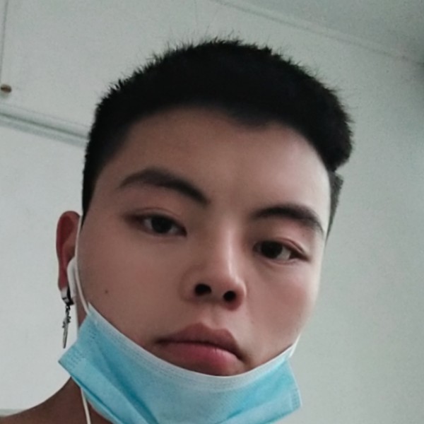 明亮踢书本的照片