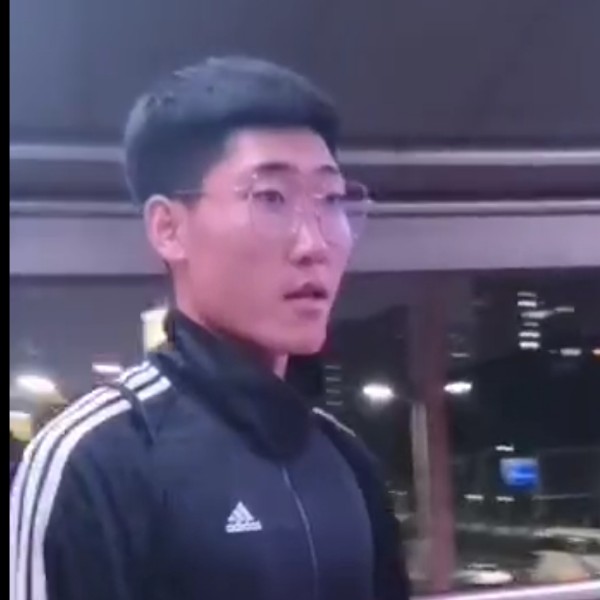 重要闻爱情的照片