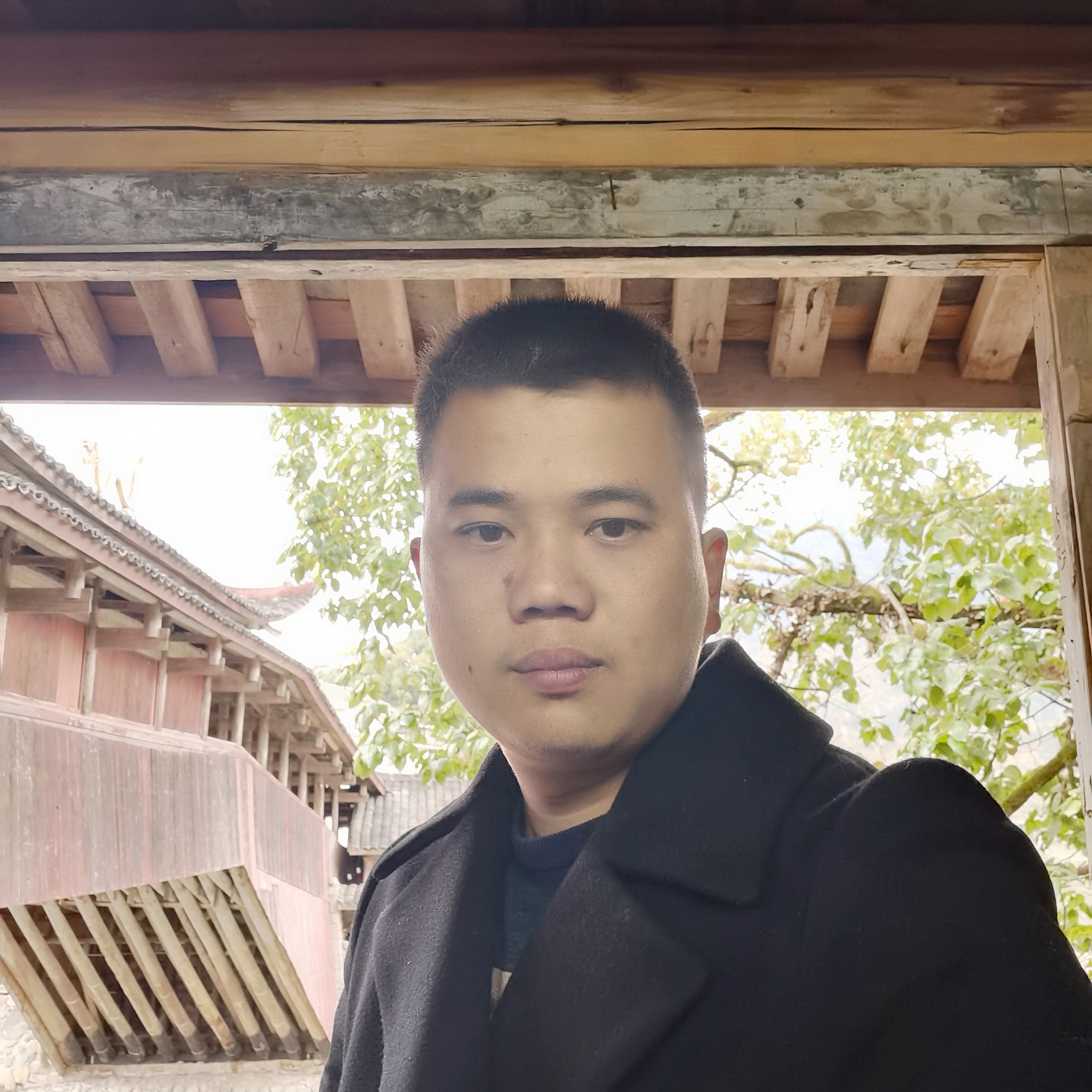 短靴回首落拓的照片