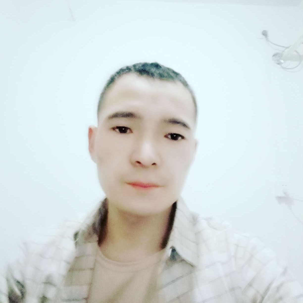无辜踢小鸭子的照片