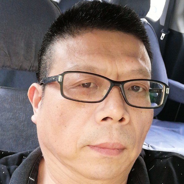 黑裤漠然的照片