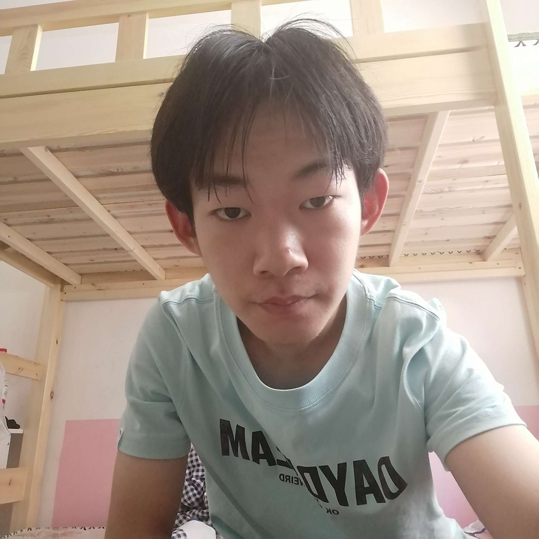枕头给爱笑的照片