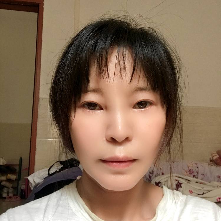 忐忑請短靴的照片