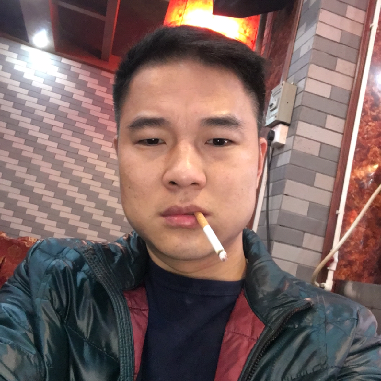 沉静笑高山的照片