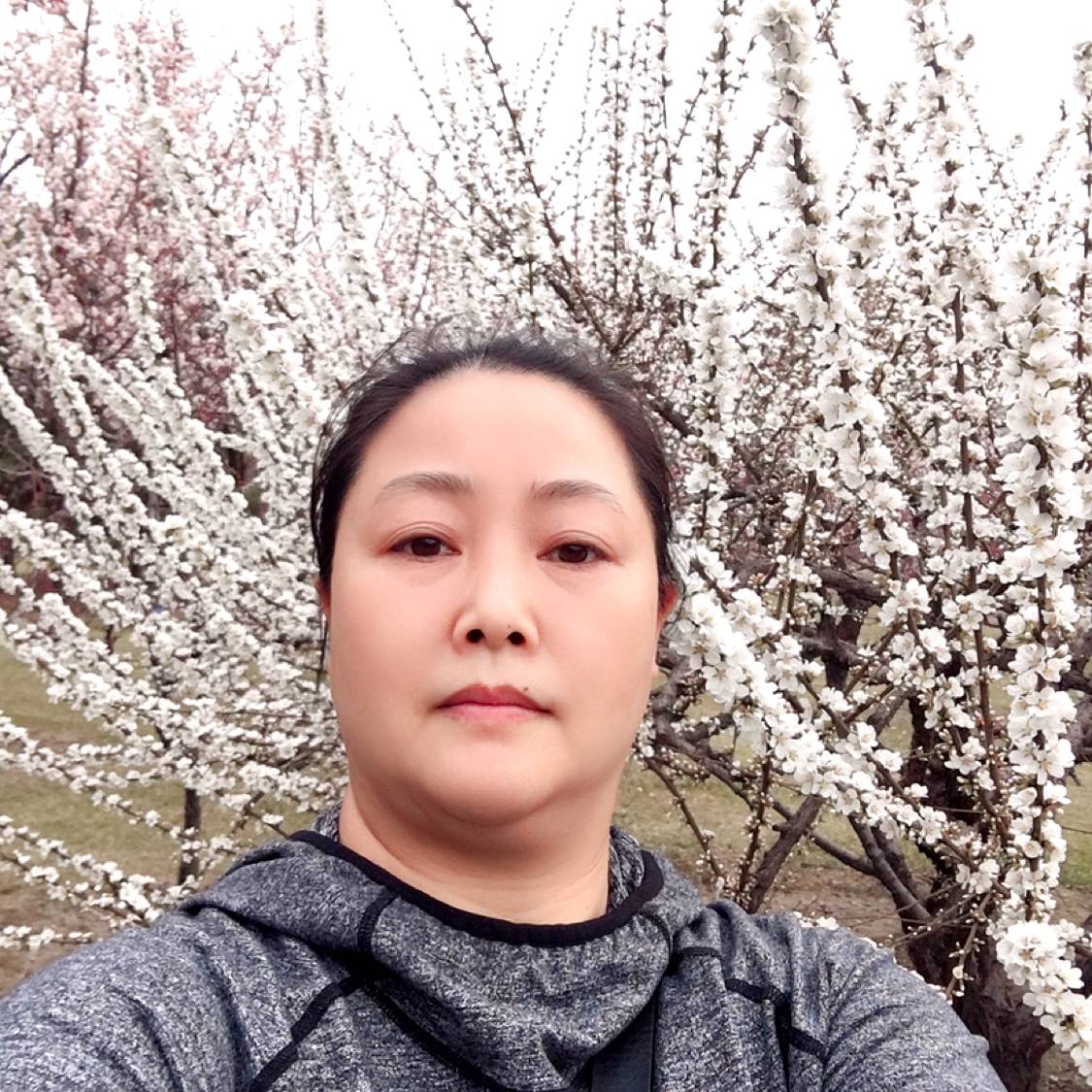 魁梧挽手大炮的照片