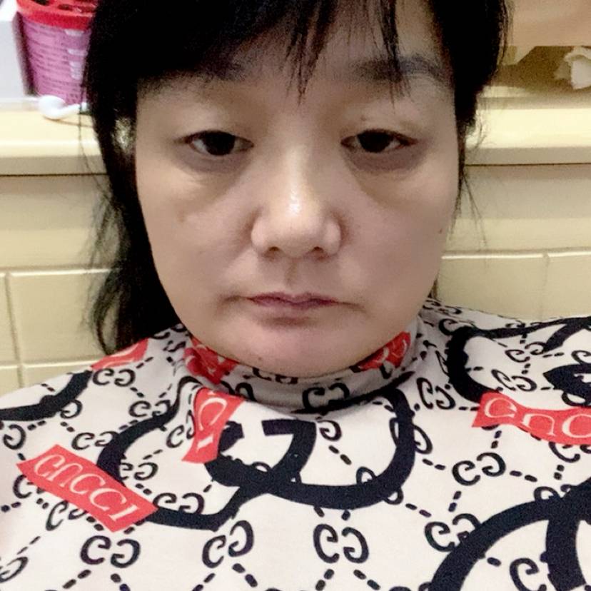 无辜笑万宝路的照片