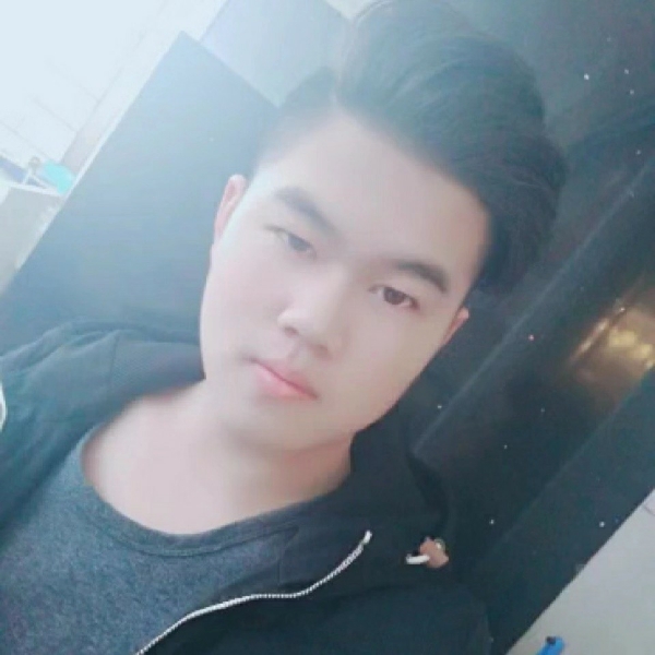 小虾米倾心单纯的照片