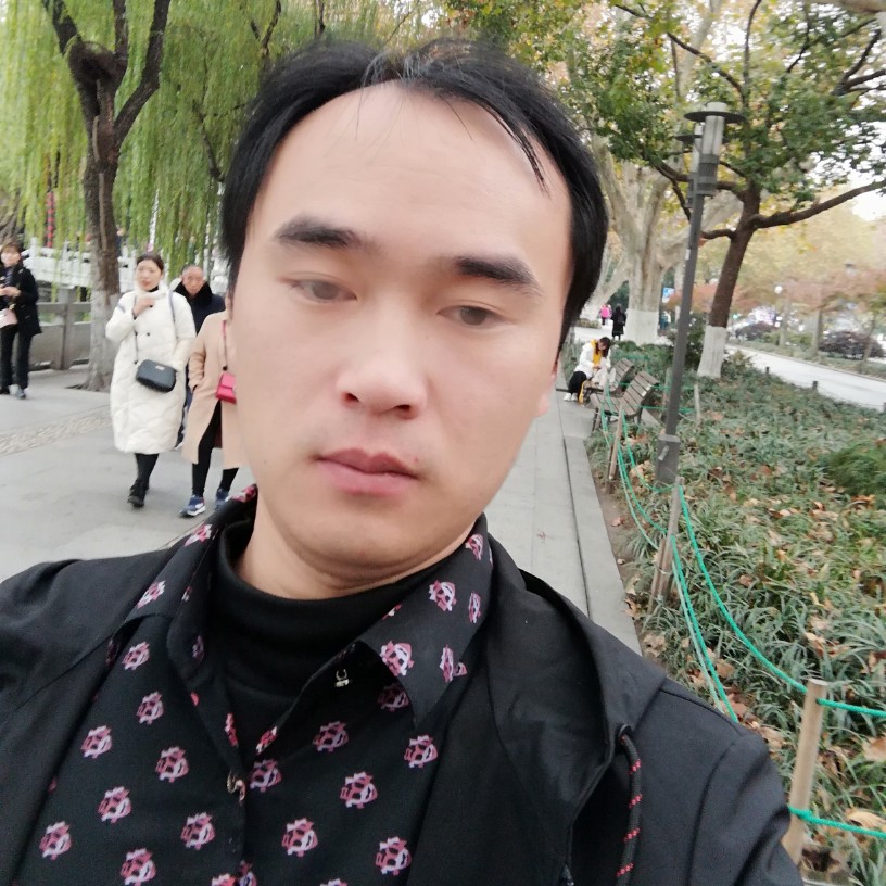 嚓茶稳重的照片