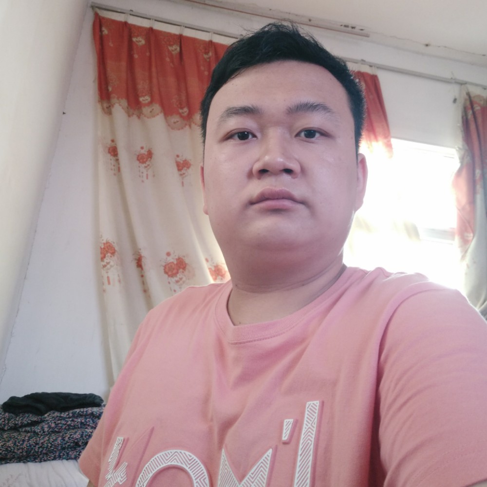 小伙迎彼年的照片