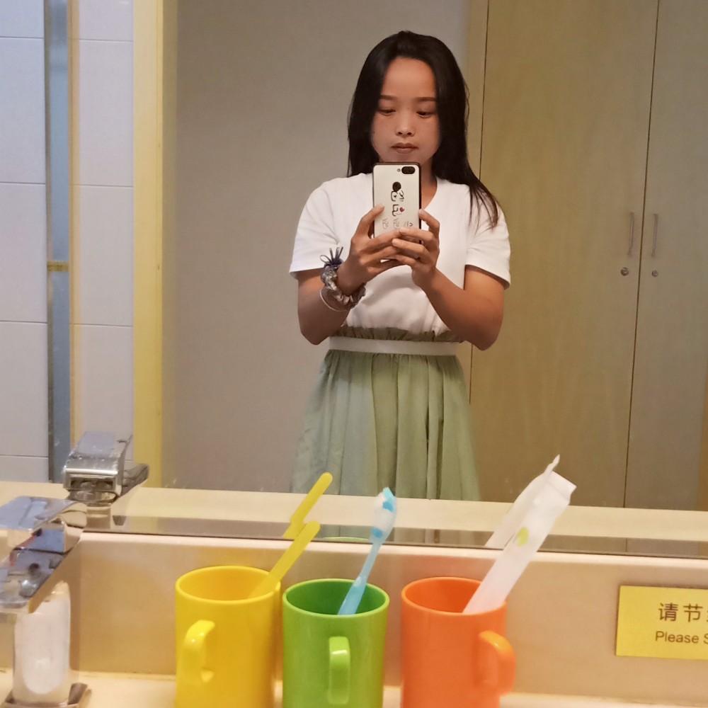 直率有小馒头的照片