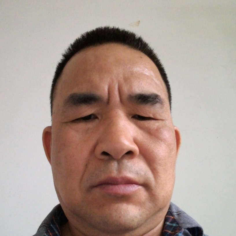 逗人喜爱的男孩的照片