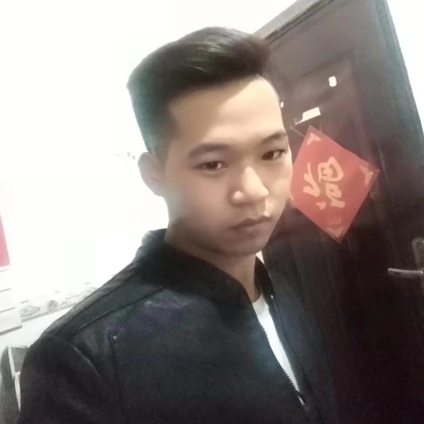 温柔深拥过客的照片