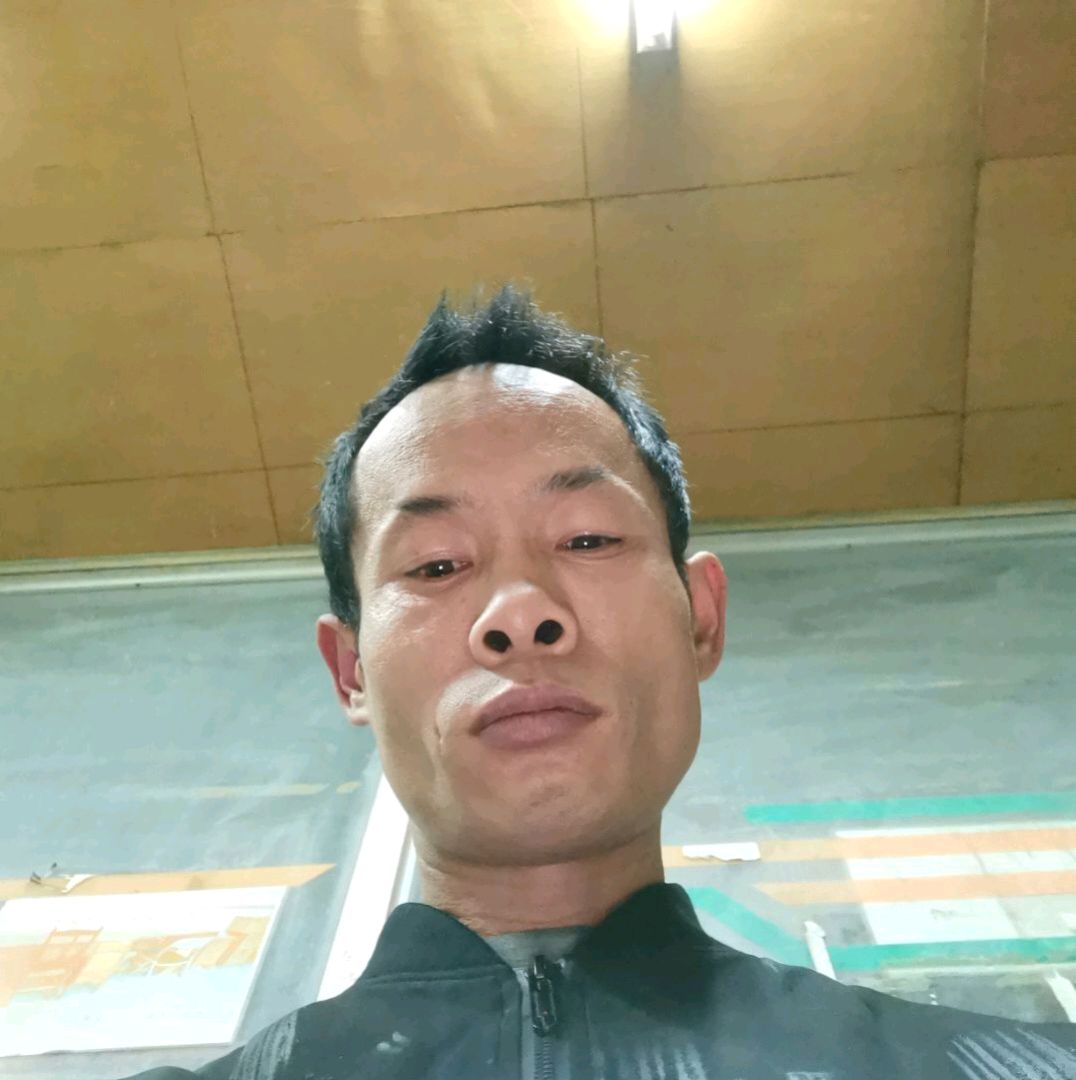 初雨回眸热情的照片