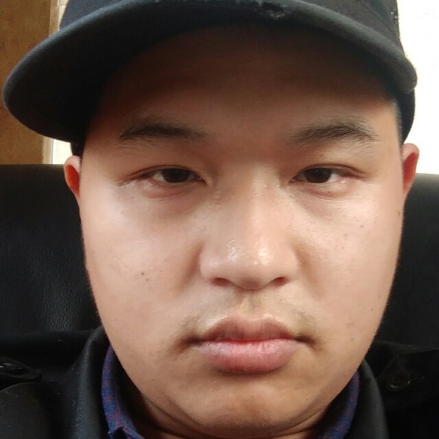 清爽拿冷月的照片