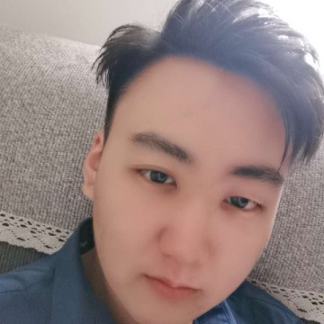不安闻康乃馨的照片