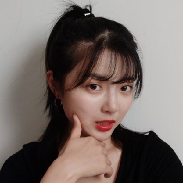 贪玩的女王的照片