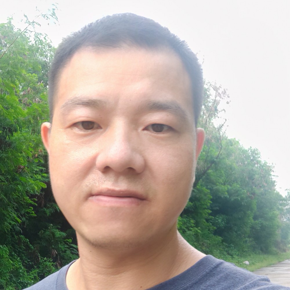 雷镇宇的照片