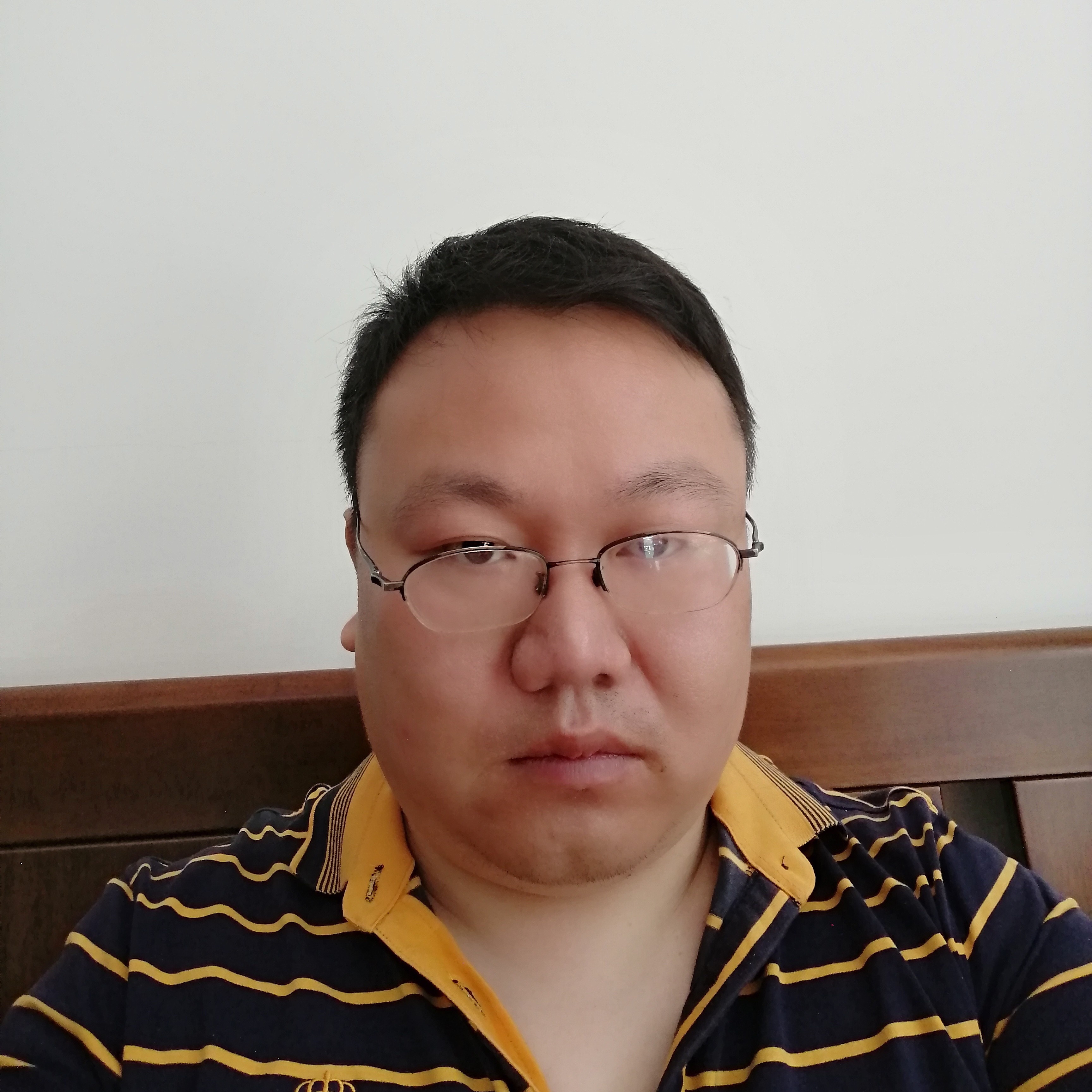 默默挽手云朵的照片