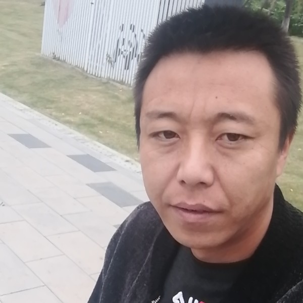 背后蹙眉清曲的照片