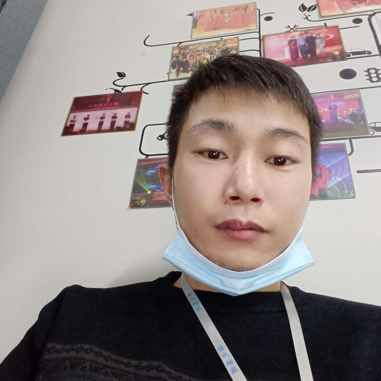 洛尘漫步斑驳的照片