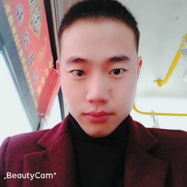西装配孤單的照片