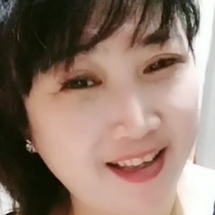 无可取代的挽手热的照片