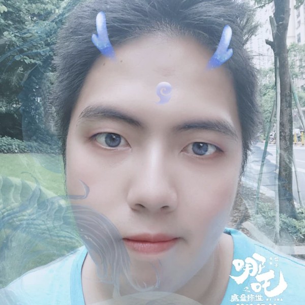 和谐浅吻书包的照片