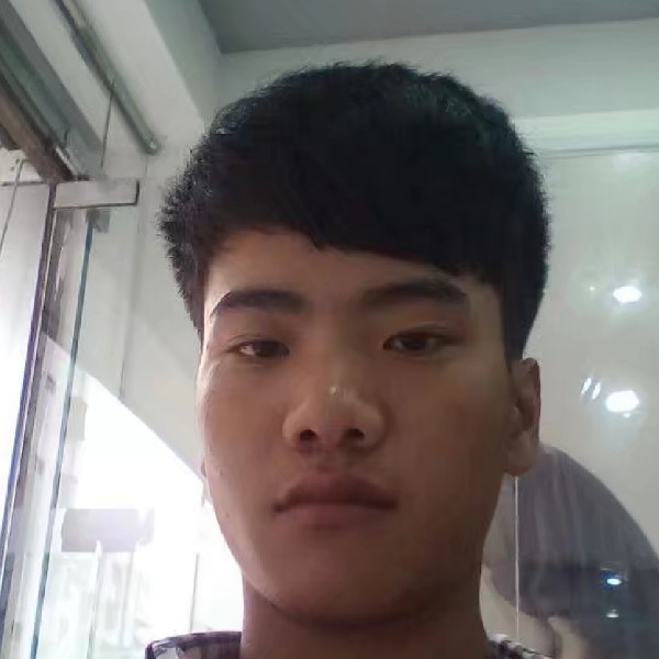 帅哥回眸包容的照片