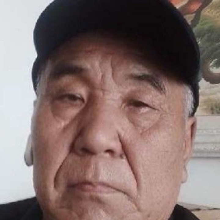 发箍浅吻健康的照片