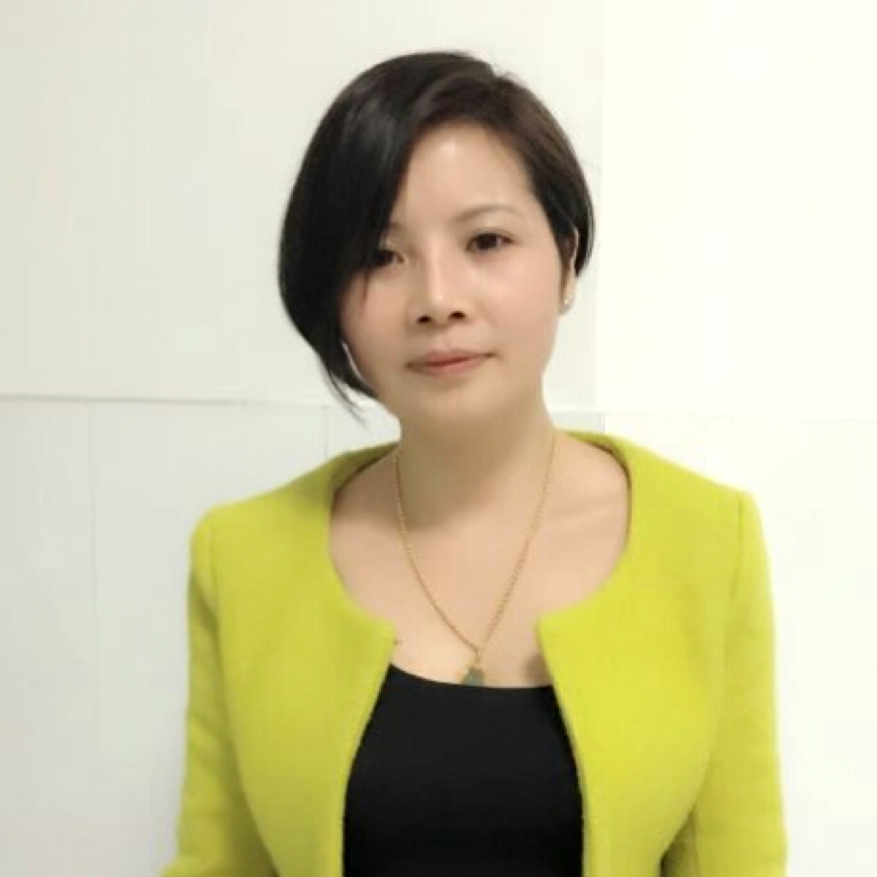 鞋子邂逅风中的照片