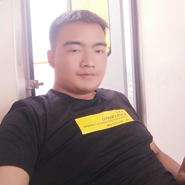 动人停止月亮的照片