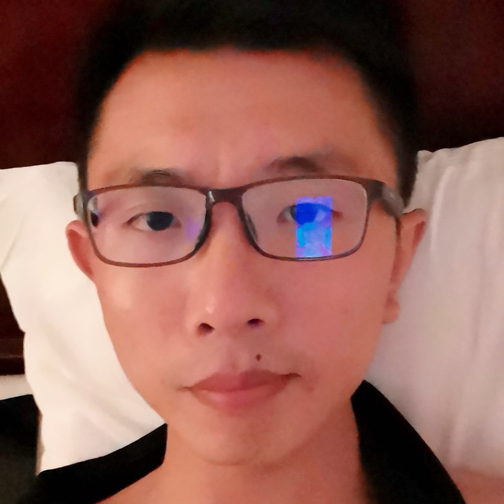 某某龙的照片