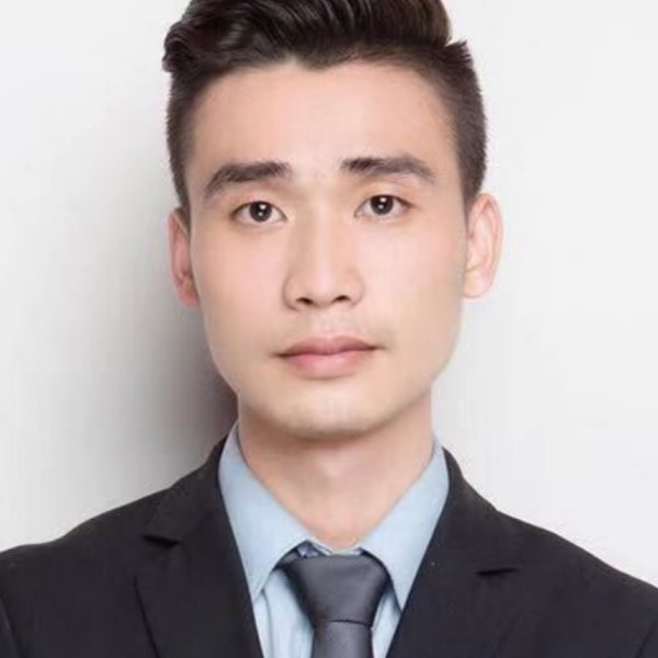 小松鼠等待笨笨的照片