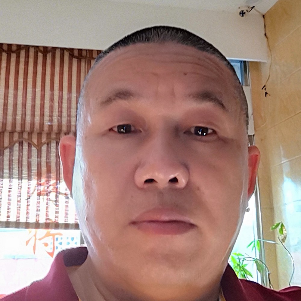 忧郁打绿茶的照片